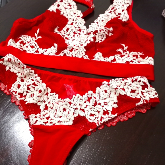 intimissimi Other - NWOT Bra n Matching Cheeky Thong